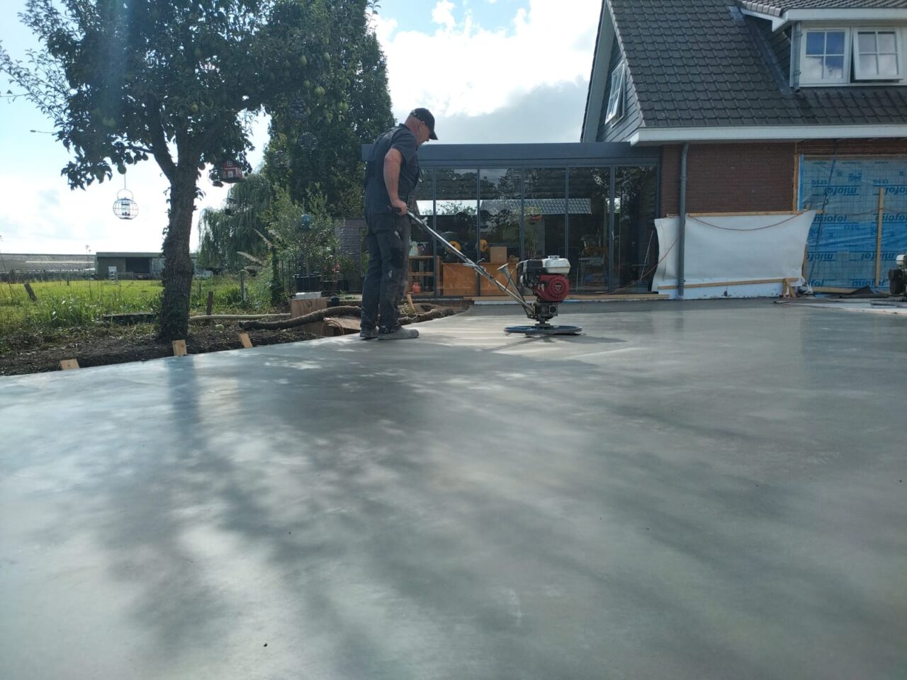 betonnen-terras-vlinderen